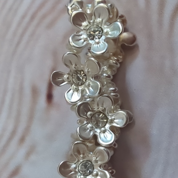 Silver Tone Forget Me Not Stretch Bracelet - Picture 2 of 3
